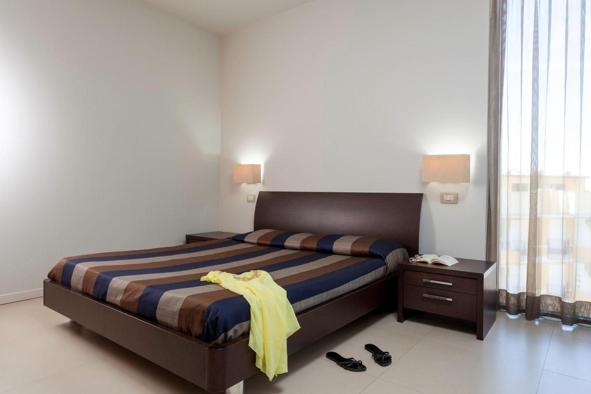 Residence Delfina Римини Экстерьер фото