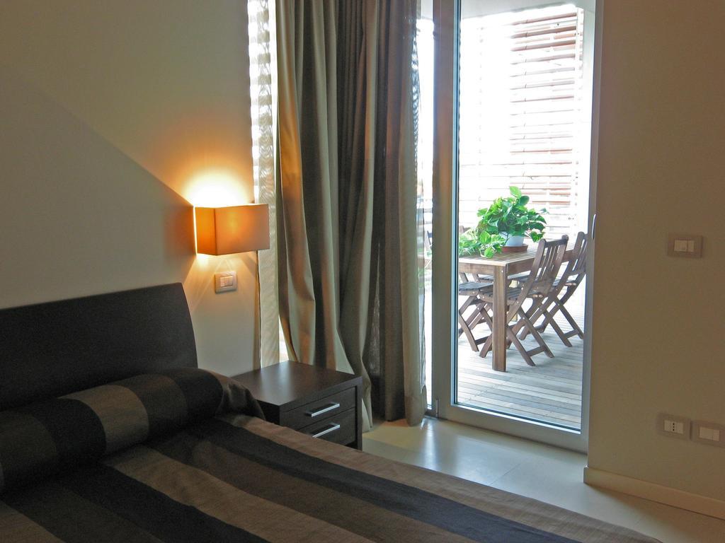Residence Delfina Римини Экстерьер фото