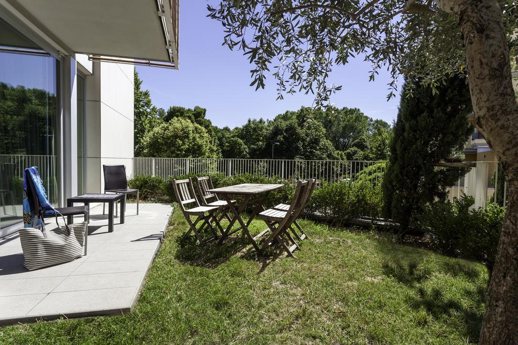 Residence Delfina Римини Экстерьер фото