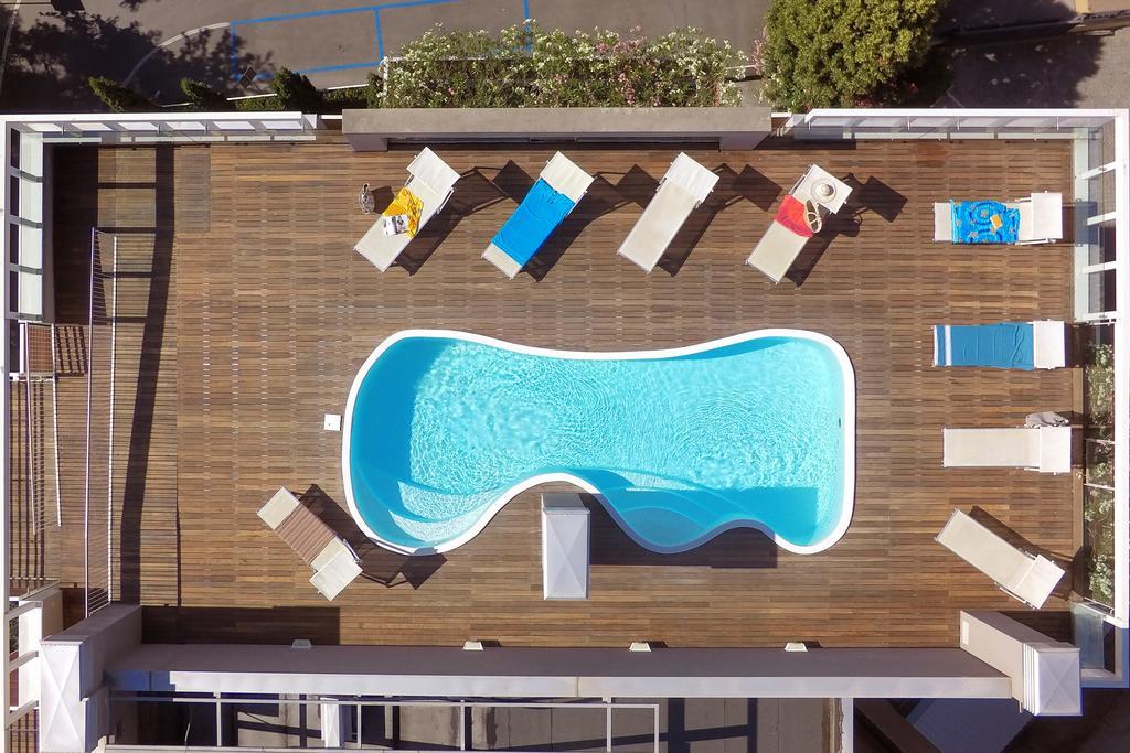 Residence Delfina Римини Экстерьер фото