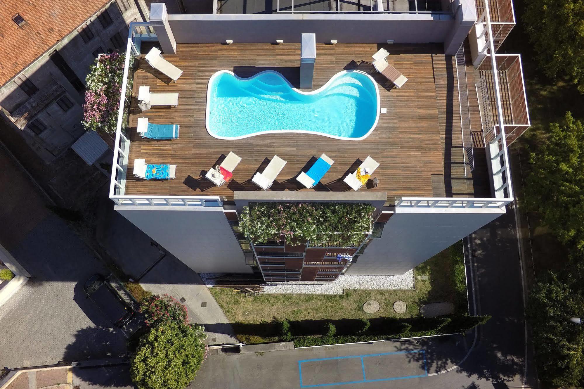 Residence Delfina Римини Экстерьер фото