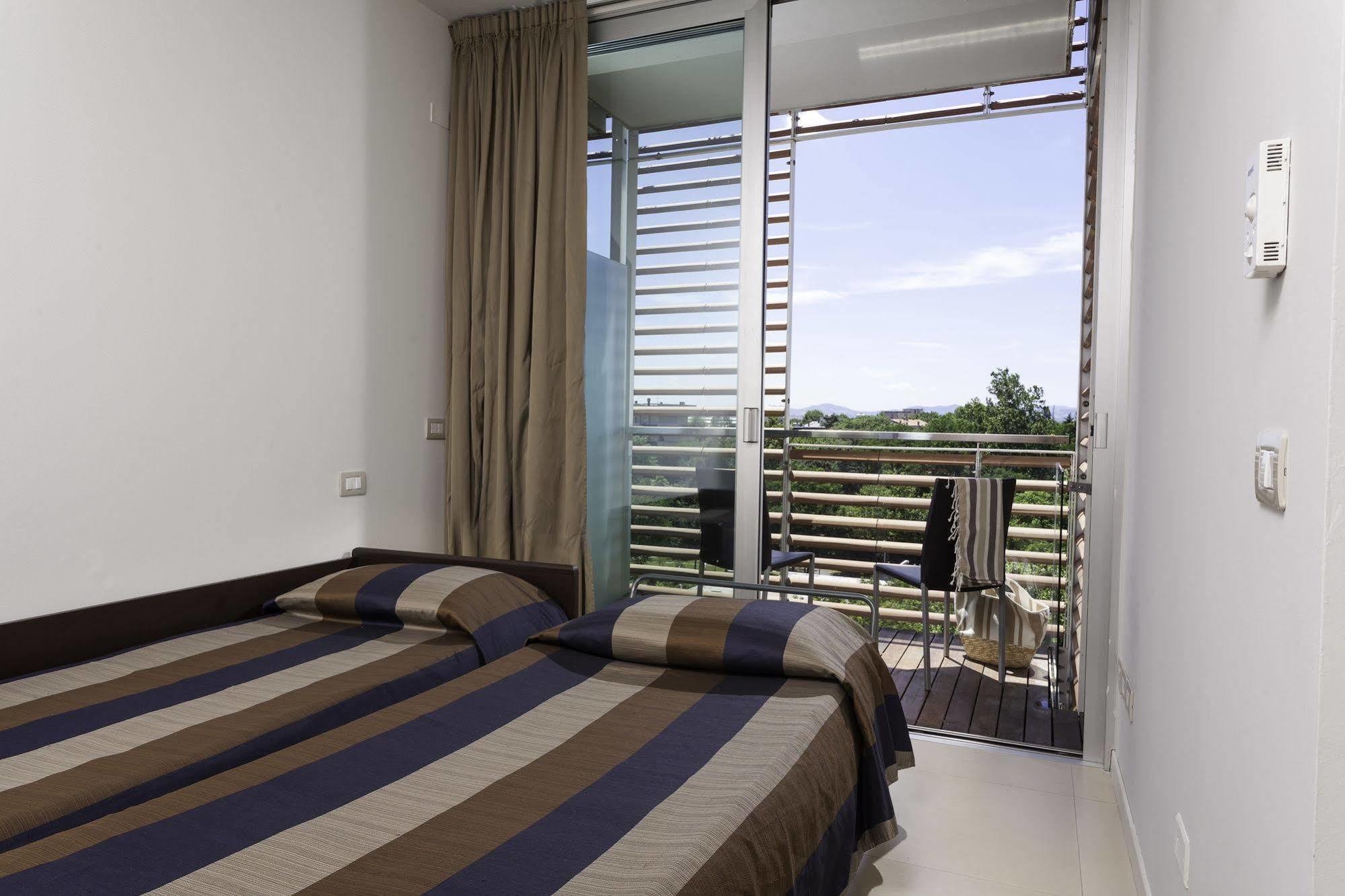 Residence Delfina Римини Экстерьер фото
