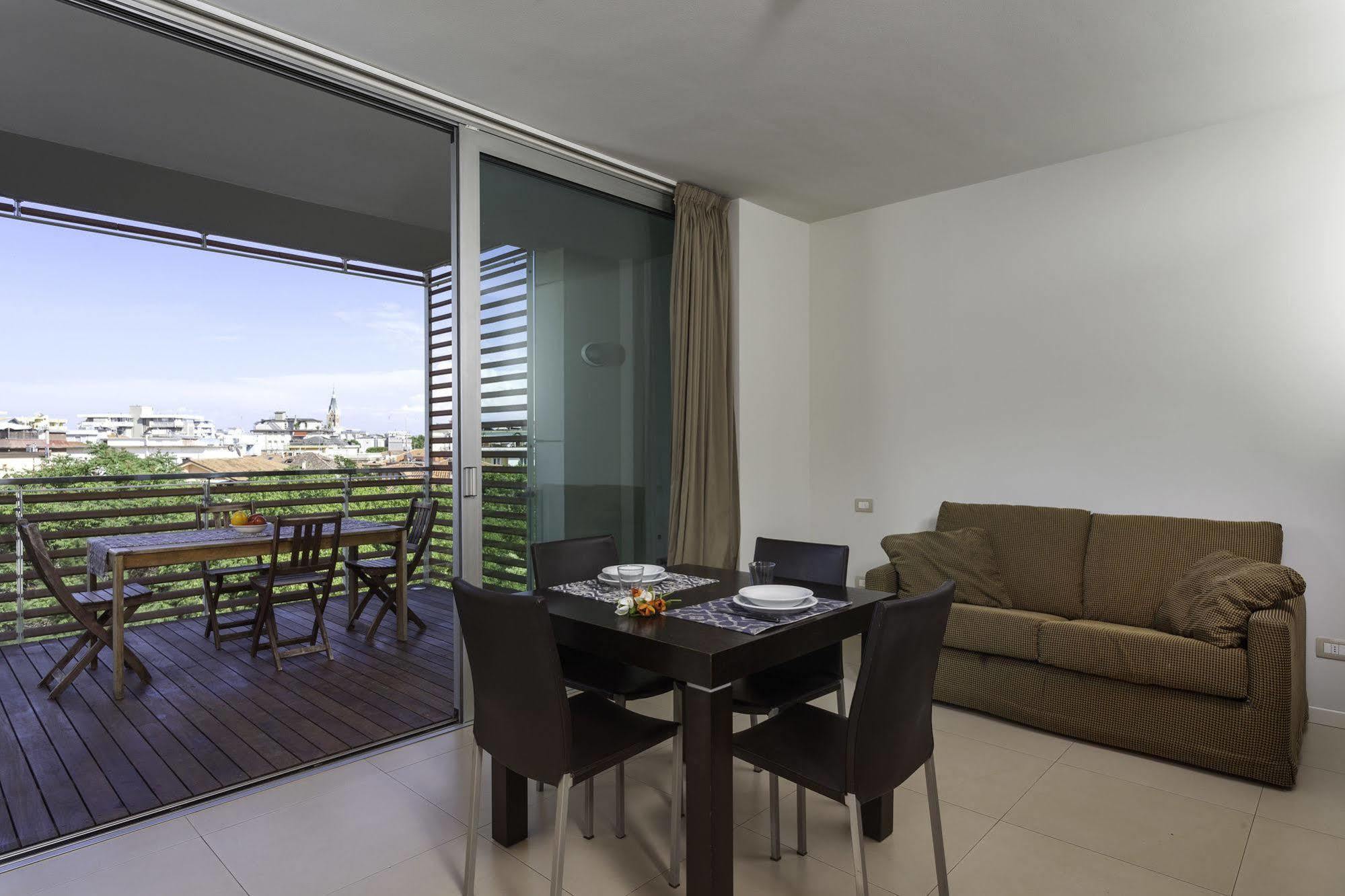 Residence Delfina Римини Экстерьер фото