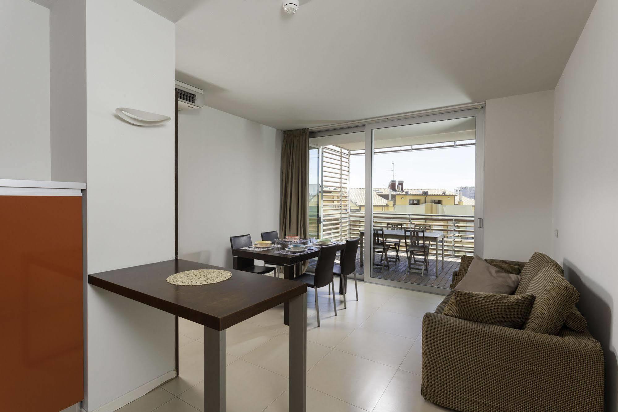 Residence Delfina Римини Экстерьер фото
