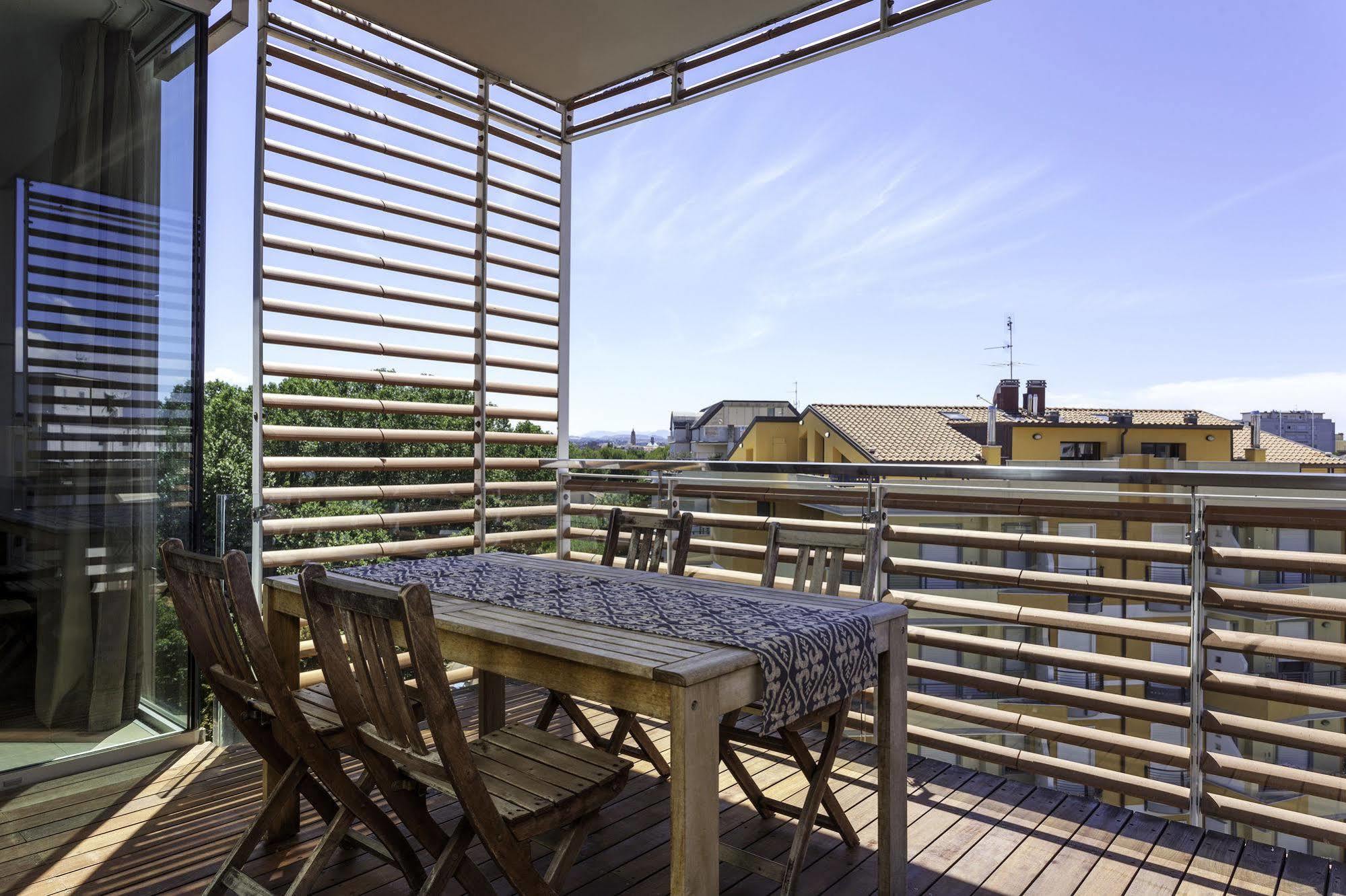Residence Delfina Римини Экстерьер фото